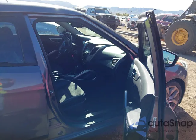 KMHTC6AD4FU237905: 44214636