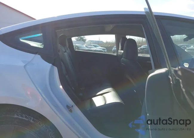 5YJ3E1EA5PF570979: 44214749