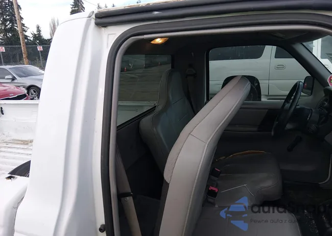 1FTYR10C3YPC00379: 44215615