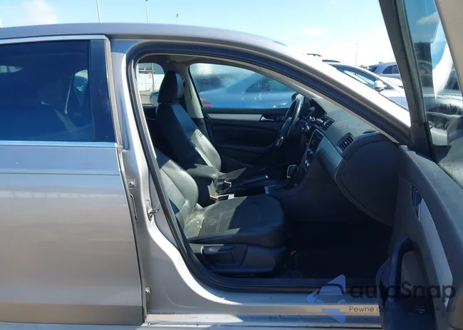 1VWBH7A37CC101636: 44215757