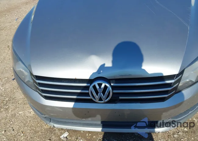 1VWBH7A37CC101636: 44215757