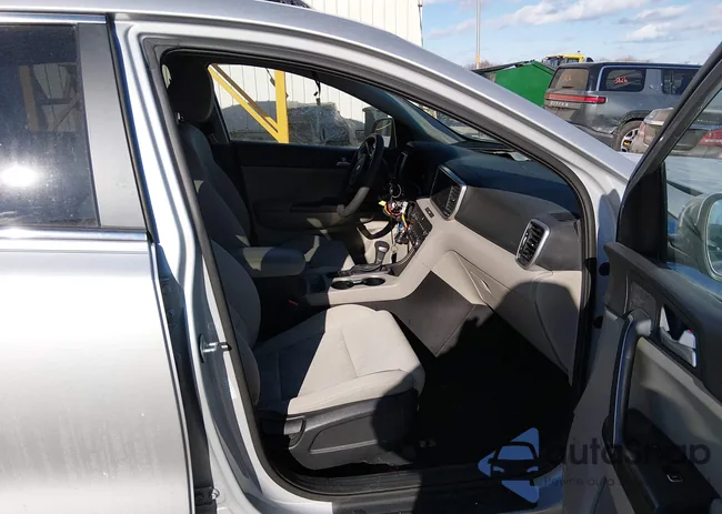 KNDPM3AC8L7756930: 44215882