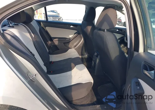 3VW2K7AJ2FM348047: 44215912