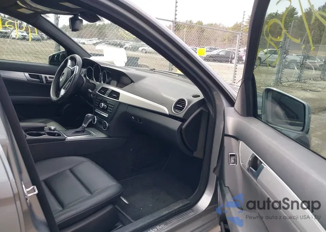 WDDGF8AB3EG194555: 44215080