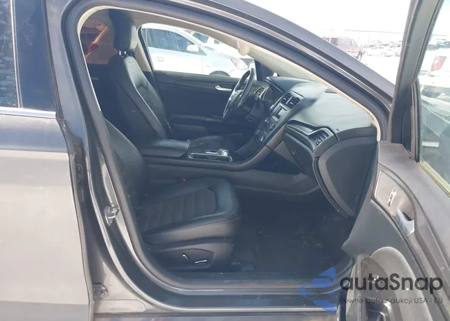 3FA6P0LU5JR102602: 44215109