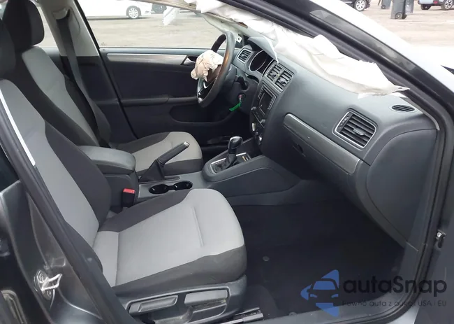 3VW2B7AJ6HM260069: 44216681