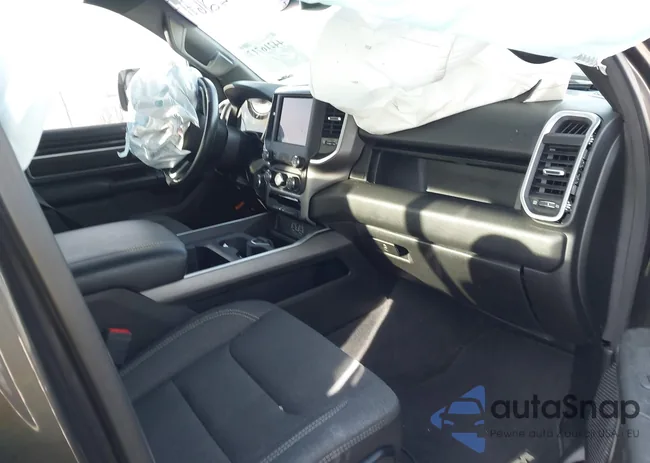 1C6SRFBT3LN196751: 44216717