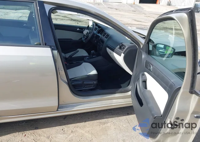 3VW2K7AJ5FM338337: 44216921