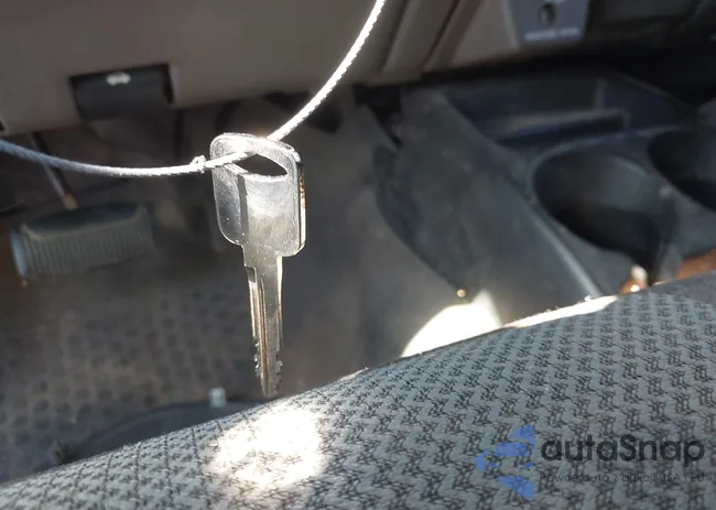 1FTYR14EX3PB76196: 44217308