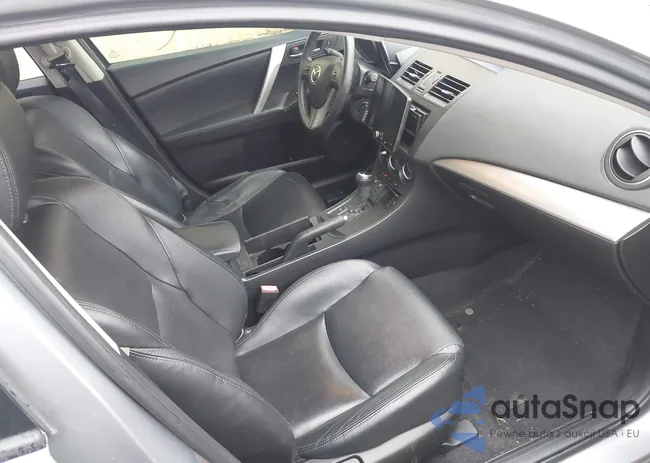 JM1BL1W74C1666013: 44218708