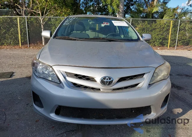 2T1BU4EE8DC006987: 44218760