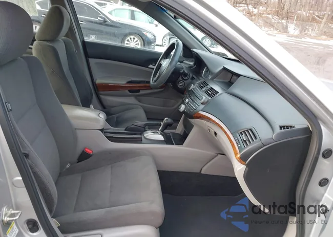 1HGCP2F70CA225088: 44218318