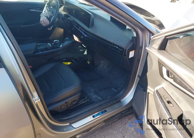 KNDC3DLC8N5031055: 44219357