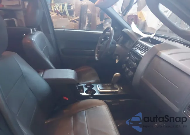 1FMCU9E72CKC85042: 44219417