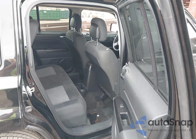 1C4NJPFB4GD787221: 44219784