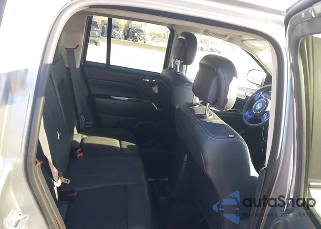 1C4NJDEB5GD557820: 44219260