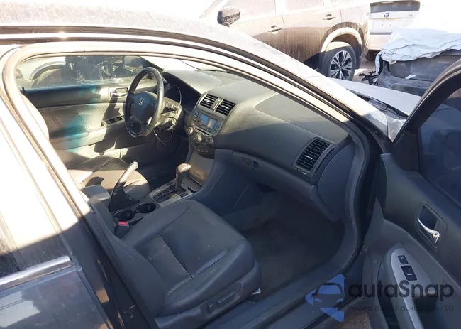 1HGCM66516A057853: 44220681