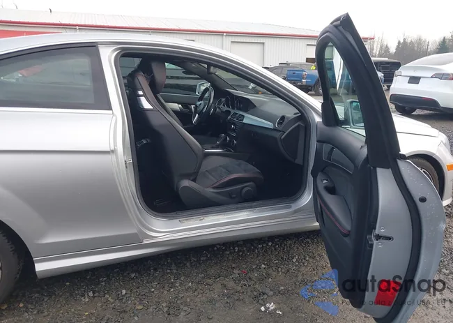 WDDGJ8JB1EG302430: 44220718