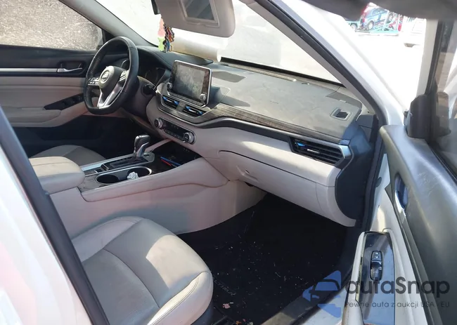 1N4BL4EV2MN304635: 44220870