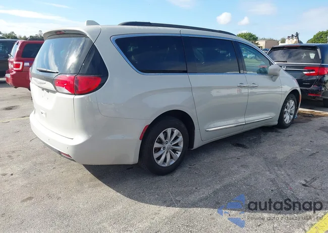 2C4RC1BG4HR654368: 44221445