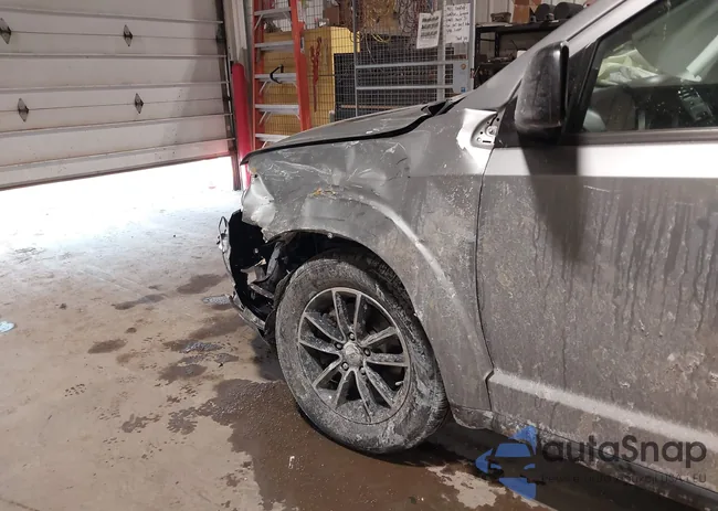 3C4PDCABXJT208895: 44221108