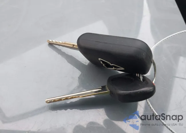 ML32A3HJ4KH000983: 44223176