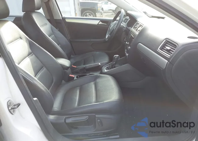 3VWDP7AJ8DM361876: 44224618