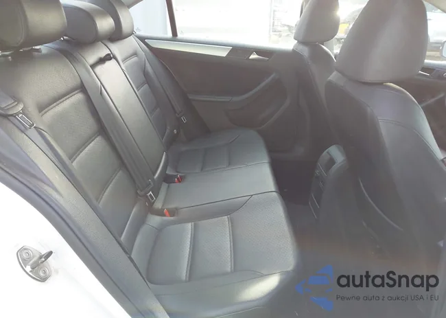 3VWDP7AJ8DM361876: 44224618