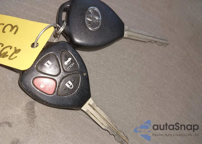 2T1BU4EE4BC724095: 44224695