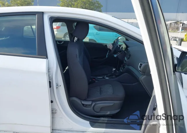 KMHC65LC8KU178745: 44224152