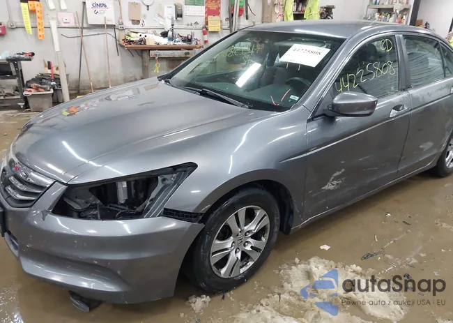 1HGCP2F43CA143460: 44225808