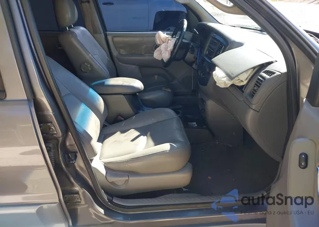 4F2YU09152KM62239: 44225028