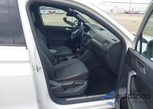 3VV3B7AX0LM180434: 44226639