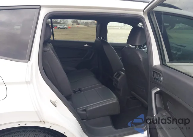 3VV3B7AX0LM180434: 44226639