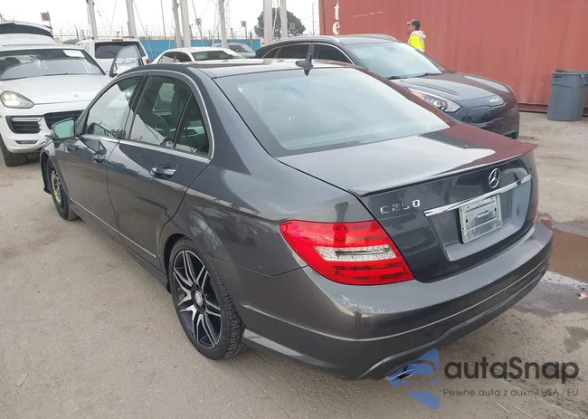 WDDGF4HB3DA764599: 44227548