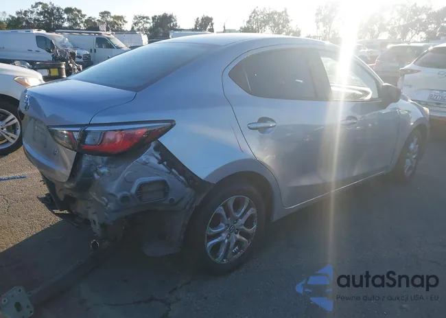 3MYDLBYV3JY311581: 44227549