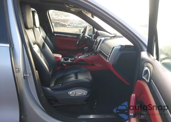 WP1AA2A2XGLA04898: 44227933