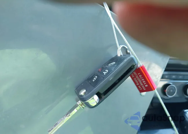 3VV0B7AX0JM025608: 44226980