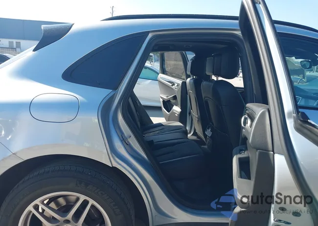 WP1AA2A58HLB04736: 44227124