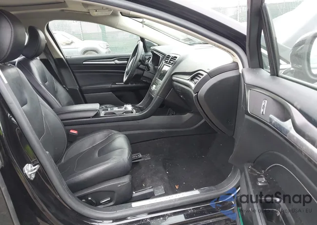 3FA6P0D90KR120985: 44228875