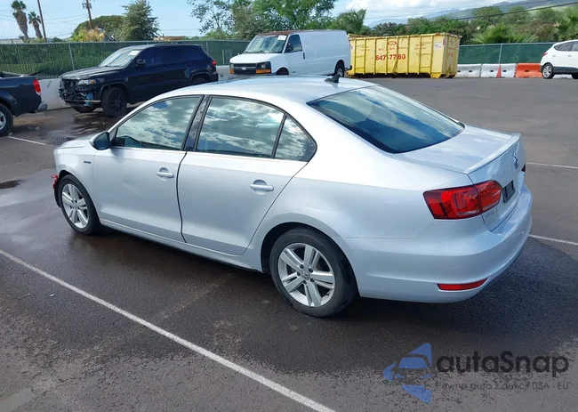 3VW637AJ4DM244753: 44228002