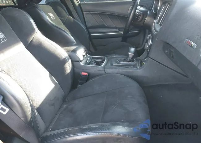 2C3CDXGJ8JH283046: 44228111