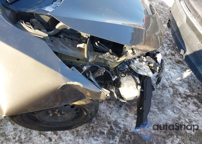 2T1BURHE2JC975575: 44228267