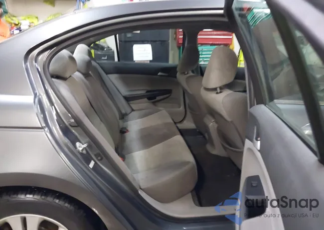 1HGCP2F46AA060179: 44229375