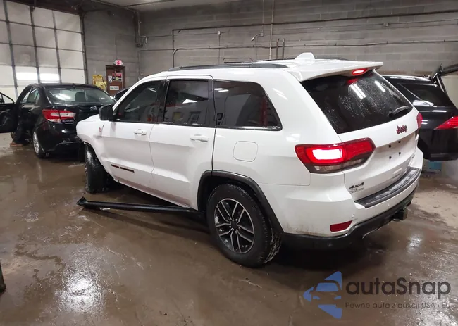 1C4RJFLG8LC256440: 44229392