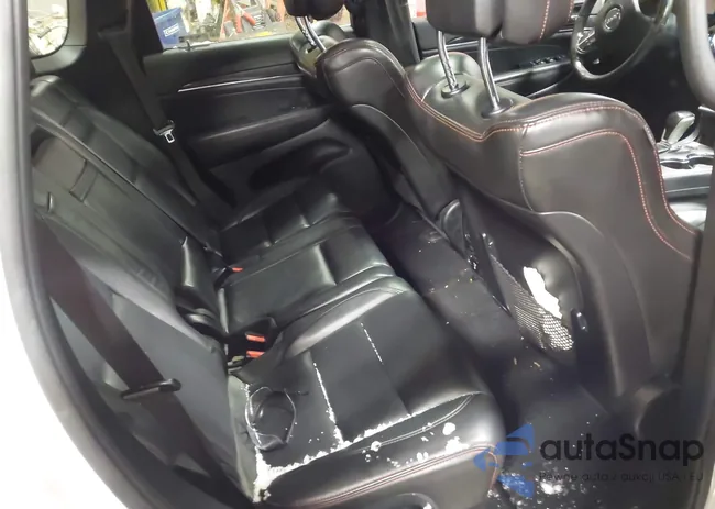 1C4RJFLG8LC256440: 44229392