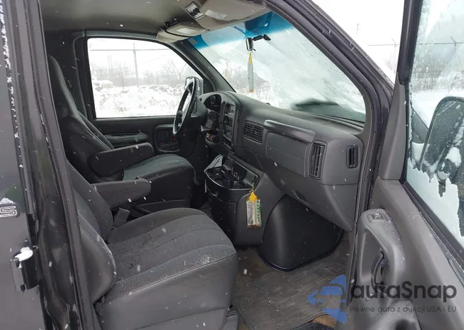 1GNFG15R221129882: 44228990