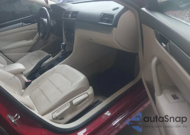 1VWAT7A35FC121401: 44229318