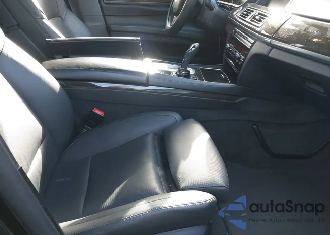 WBAYF8C55ED652701: 44230454