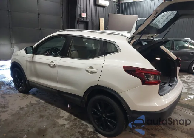 JN1BJ1CW2LW360502: 44230541